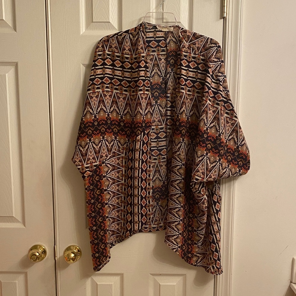 Elegant Women's Tunic with Geometric Pattern